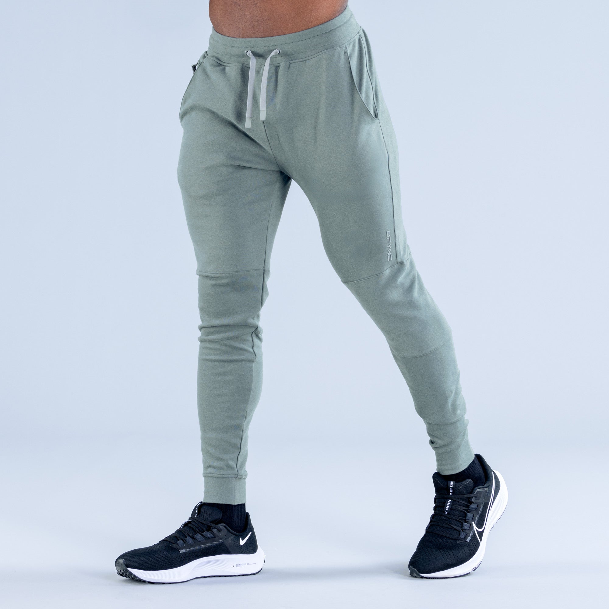 DFYNE Stealth Tapered Jogginghose Herren Olivgrün | 837MPCNHB